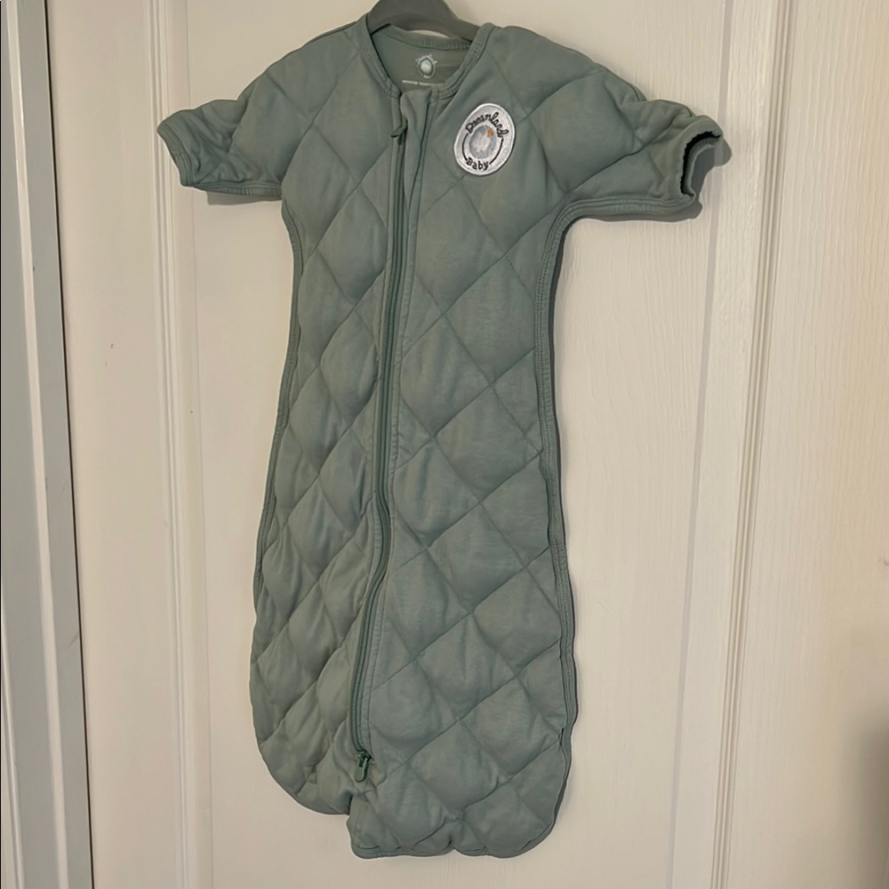 Dreamland Baby transition swaddle in size 3-6